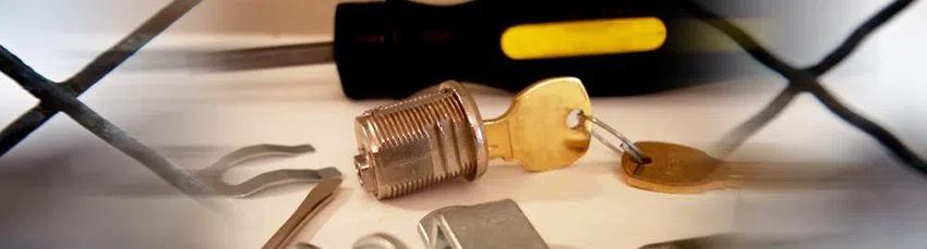 Community Locksmith Store Kansas City, MO 816-826-3082 - changing-locks